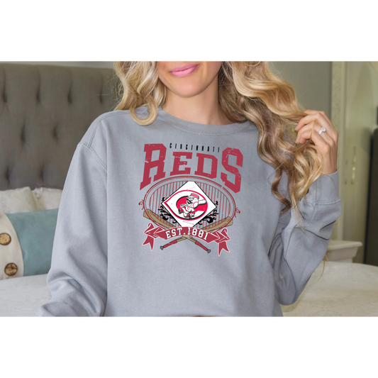 cincinnati reds graphic crewneck